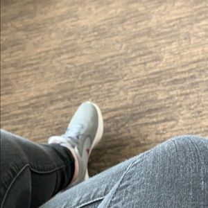 Meet your Posher, Devin